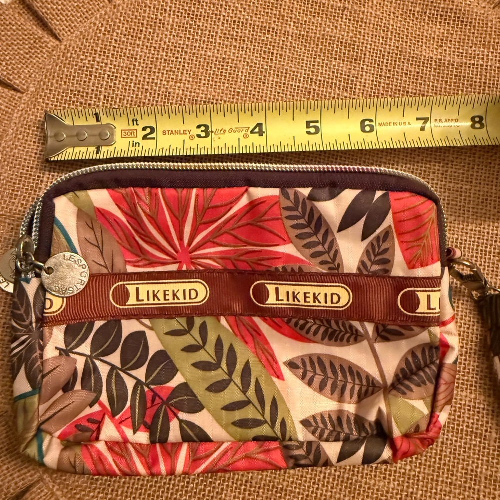Multicolor Leaf Pattern Wristlet - Picture 4 of 5